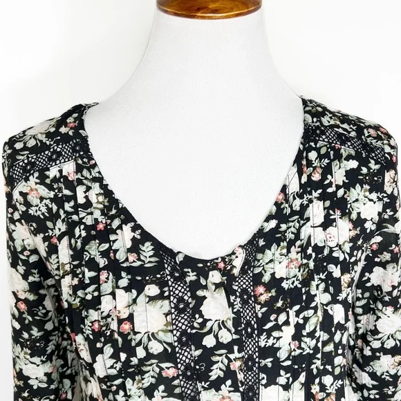 Anthropologie Eyelet Embroidered Pintuck Pleated Black Floral Peasant Top Size 0 - Picture 4 of 13